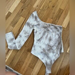 Le Lis assymetrical bodysuit long sleeve